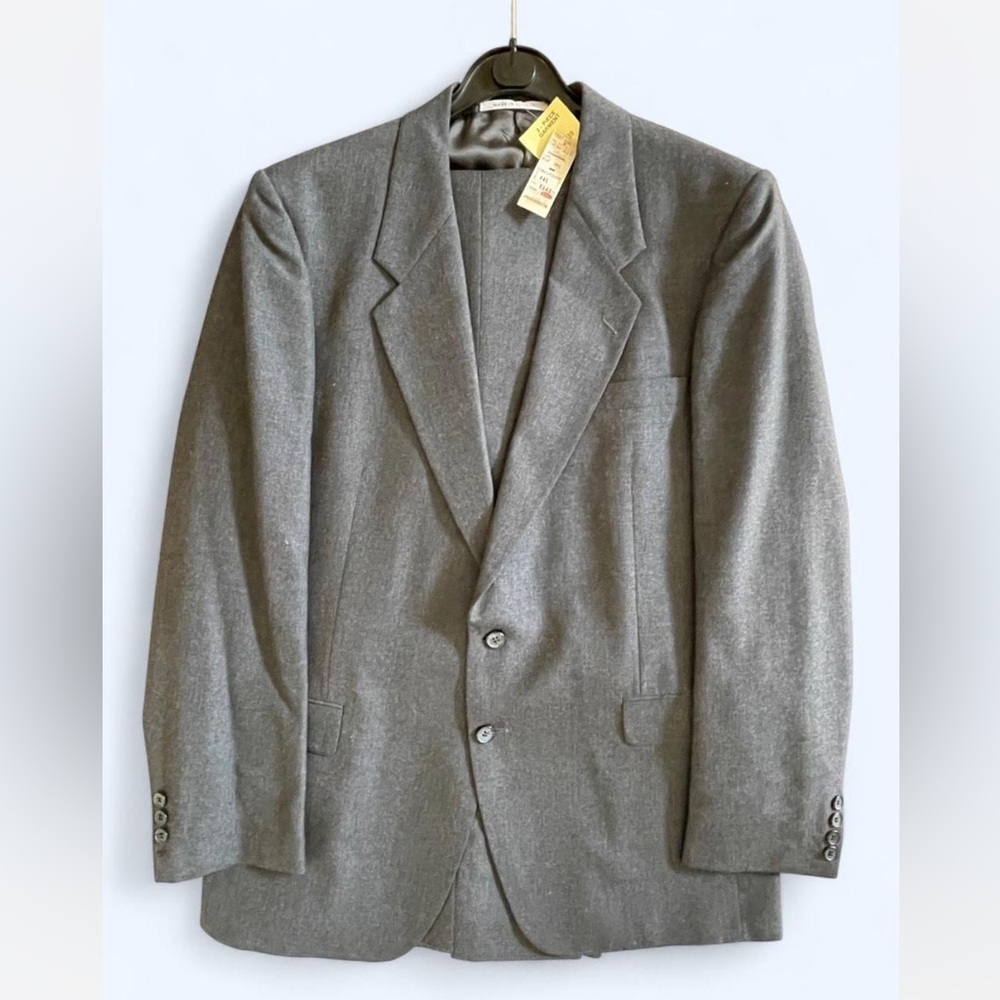 NWT Vintage Yves Saint Laurent Gray Men's suit 70s classic 44 L 38 L academia